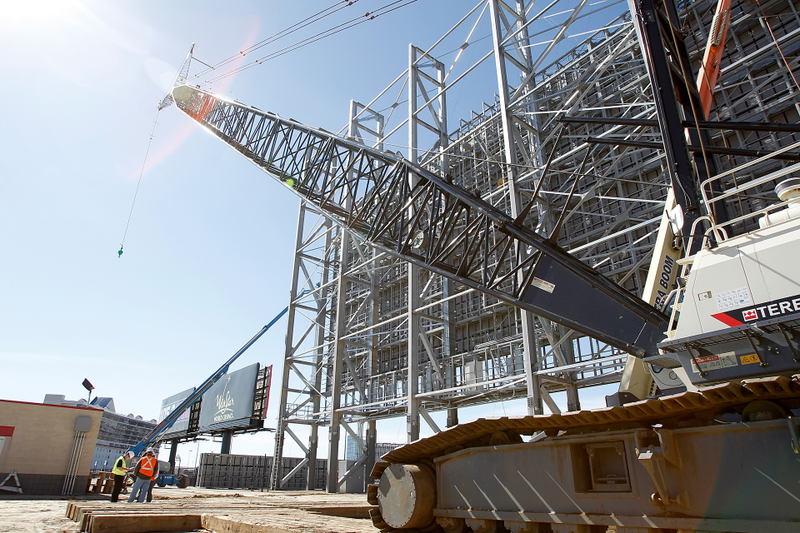 Illustration for article titled World's Largest HDTV Opens At Texas Motor Speedway, Could Fit 9 Alamos
